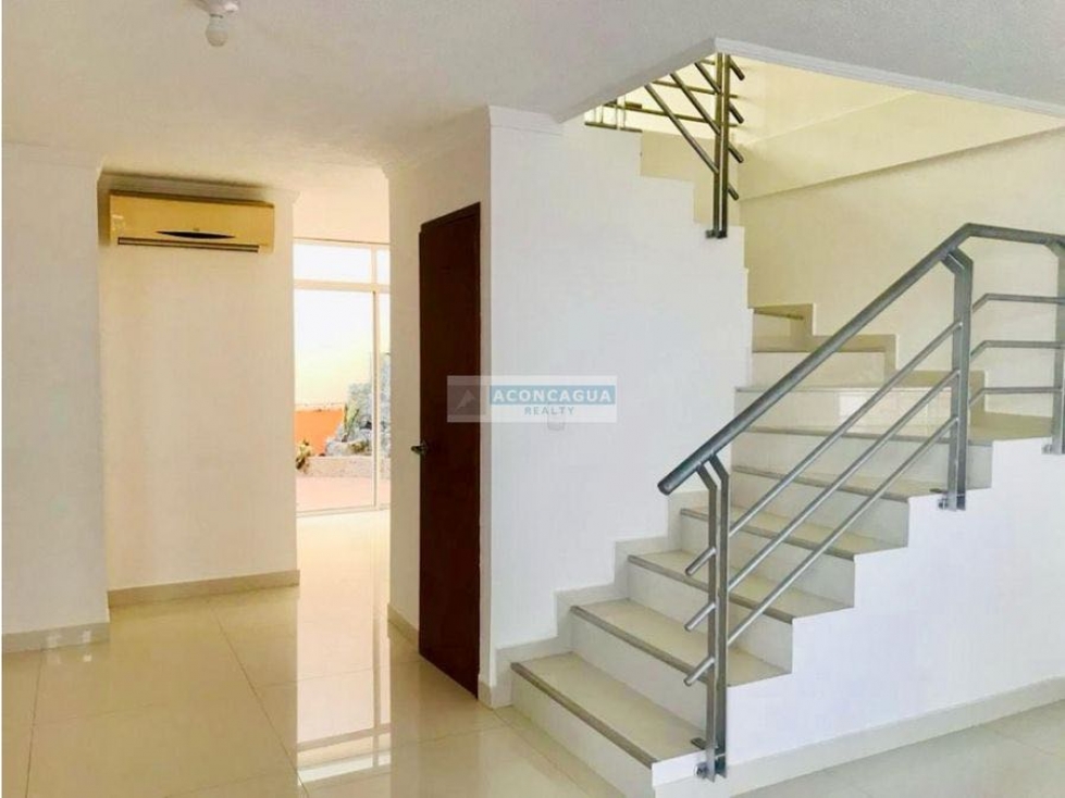 Casa de conjunto en venta villa santos