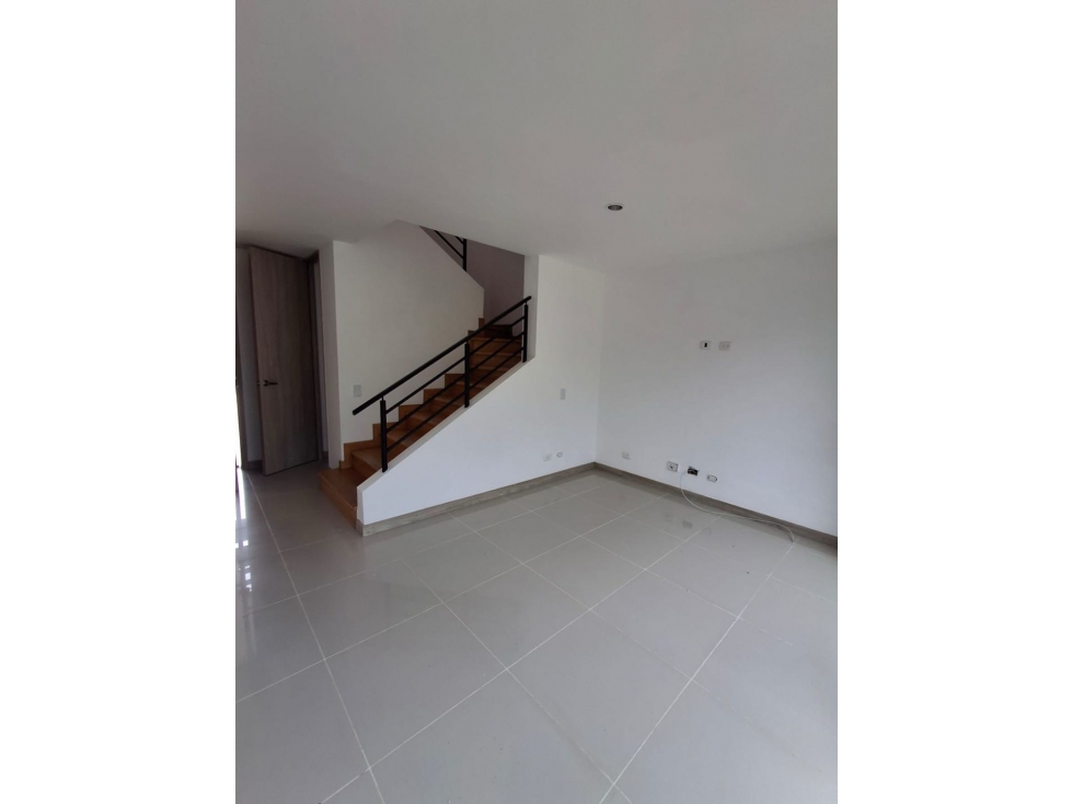 Casa de dos niveles en arriendo en el Retiro Antioquia Puro Cuero — foto 5