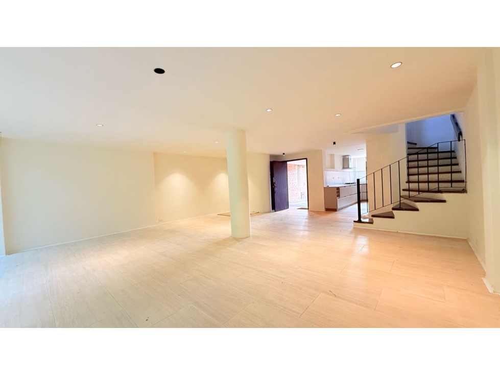 Casa de dos niveles en Unidad Completa en Envigado, — foto 5