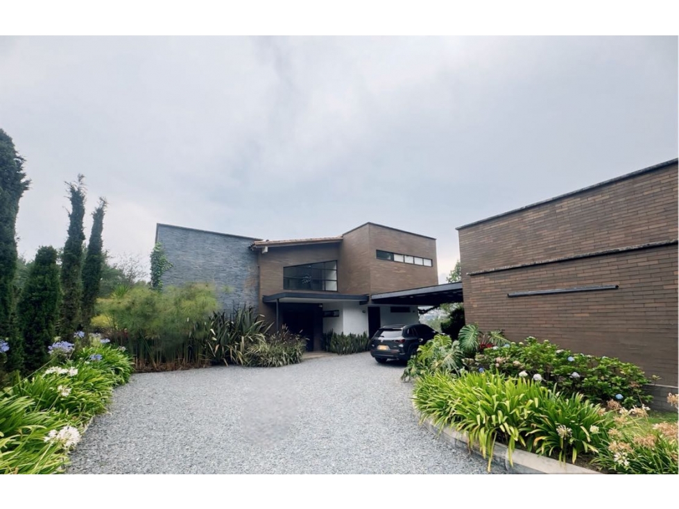 Casa 2 niveles independiente Las Palmas Vía Retiro acabados de lujo — foto 2
