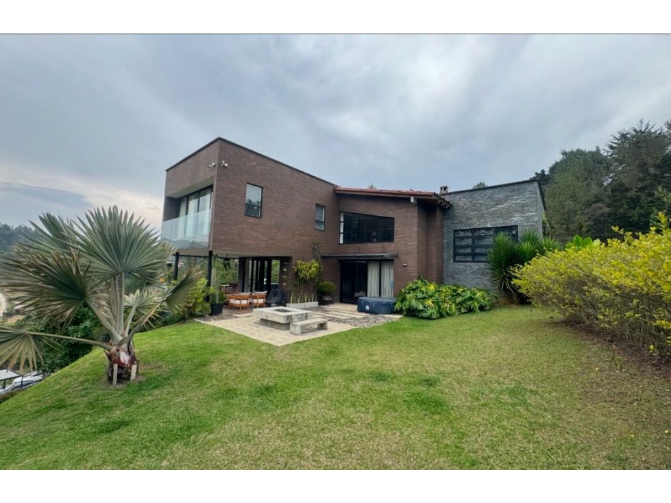 Casa 2 niveles independiente Las Palmas Vía Retiro acabados de lujo — foto 3