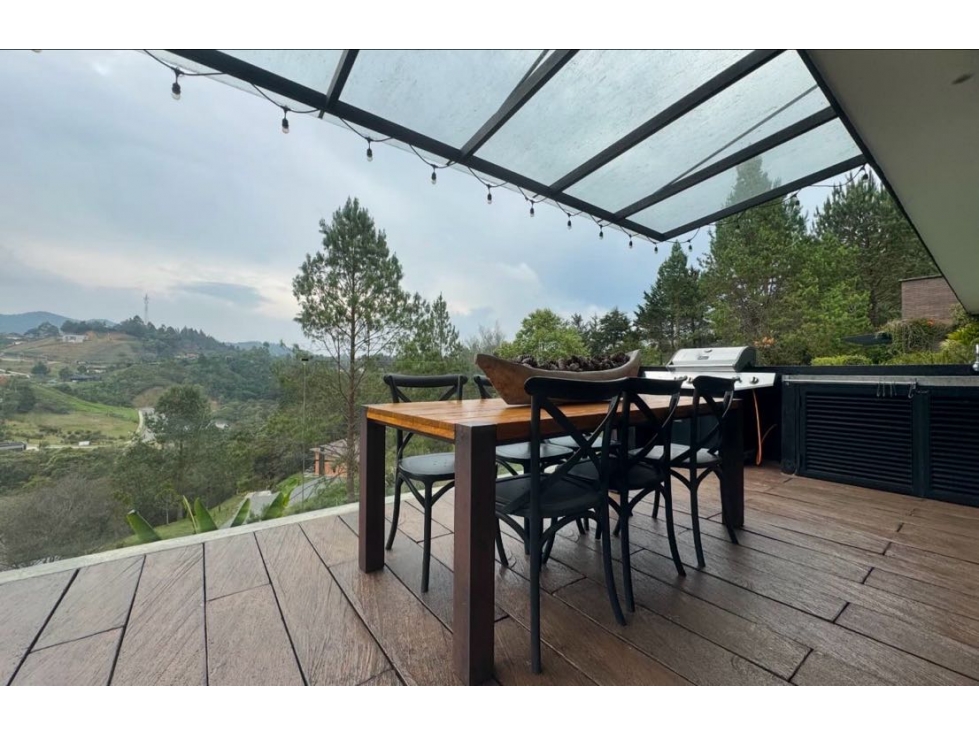 Casa 2 niveles independiente Las Palmas Vía Retiro acabados de lujo — foto 4