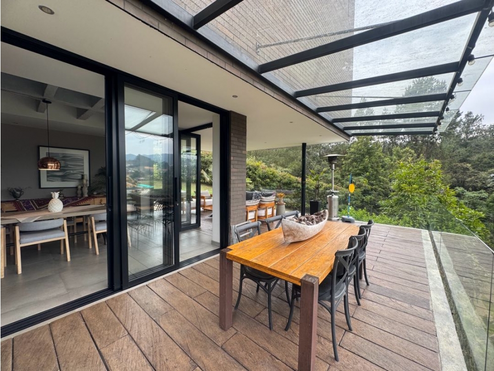 Casa 2 niveles independiente Las Palmas Vía Retiro acabados de lujo — foto 5