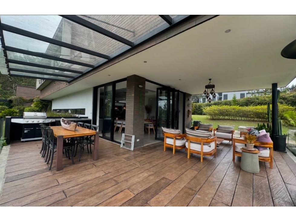 Casa 2 niveles independiente Las Palmas Vía Retiro acabados de lujo — foto 6
