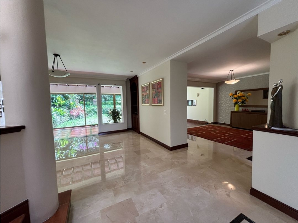 Casa de dos niveles para la venta, los Balsos, parte alta, medellín