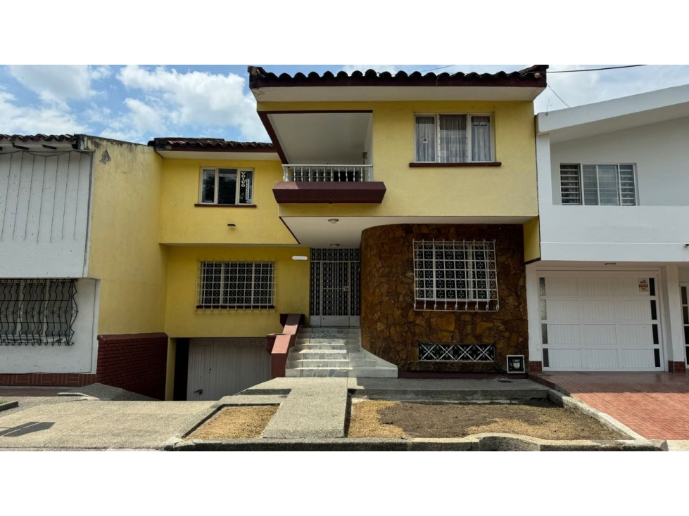 Casa de dos pisos en alquiler - Barrio Parque Lineal Palmira Valle - 1
