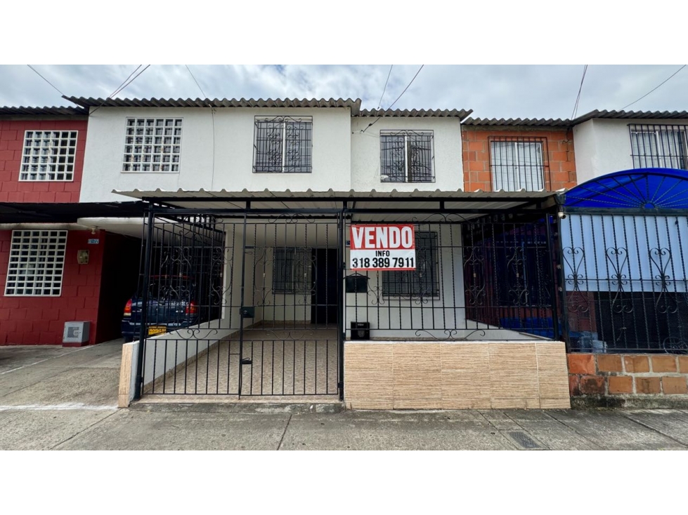 Casa de dos pisos en venta - Barrio Paraíso de La Italia Palmira Valle