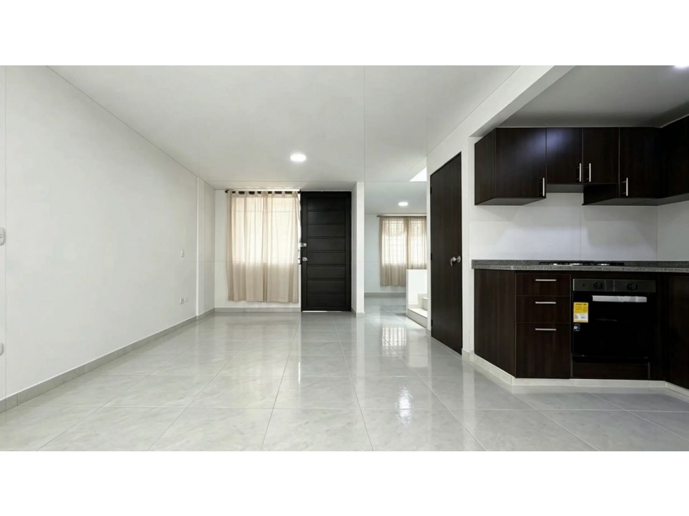 Casa de dos pisos en venta | Barrio La Italia - Palmira - 2