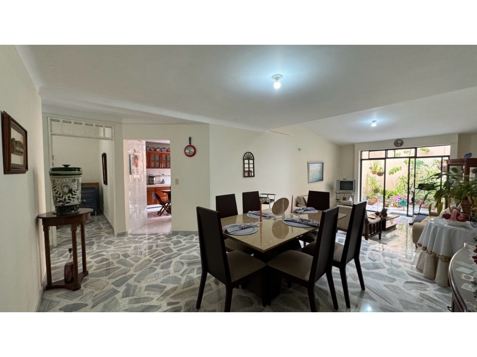 Casa de dos pisos en venta Barrio Las Mercedes Palmira Valle Colombia