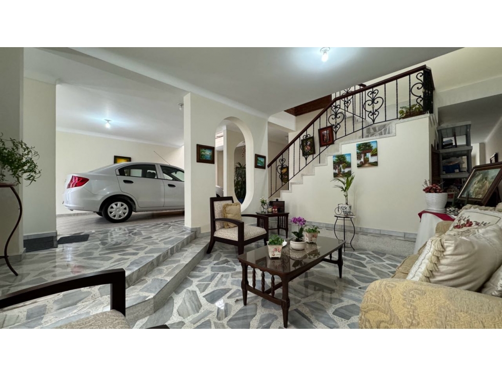Casa de dos pisos en venta Barrio Las Mercedes Palmira Valle Colombia — foto 2