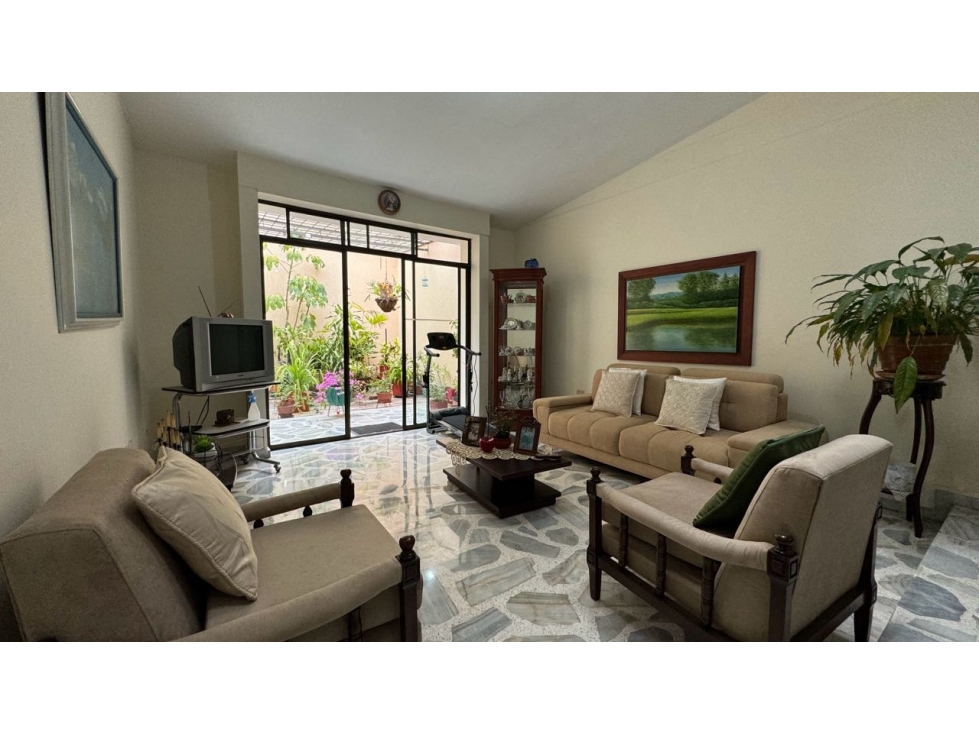 Casa de dos pisos en venta Barrio Las Mercedes Palmira Valle Colombia — foto 6