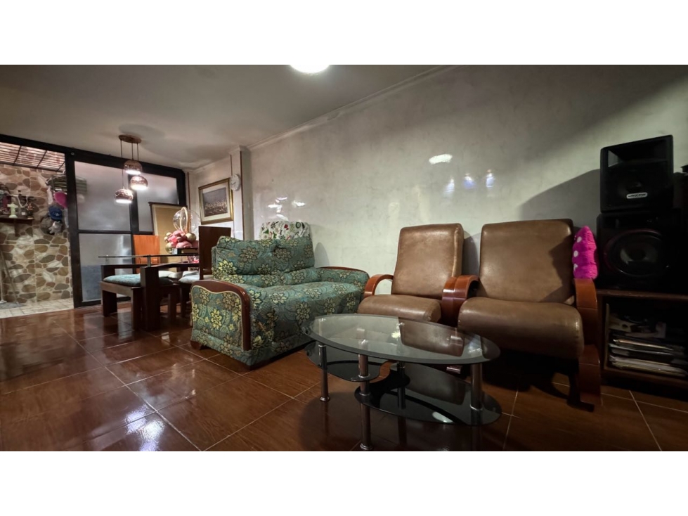 Casa de dos pisos en venta Barrio Plaza Campestre Palmira Valle — foto 3