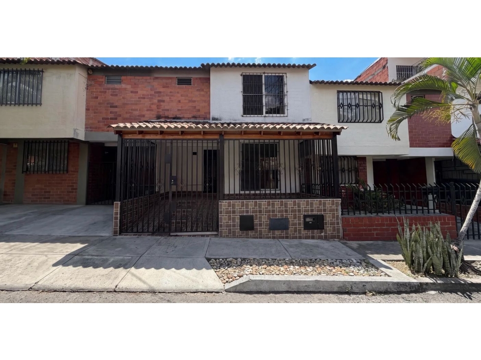 Casa de dos pisos en venta | Bosques de Morelia - Palmira