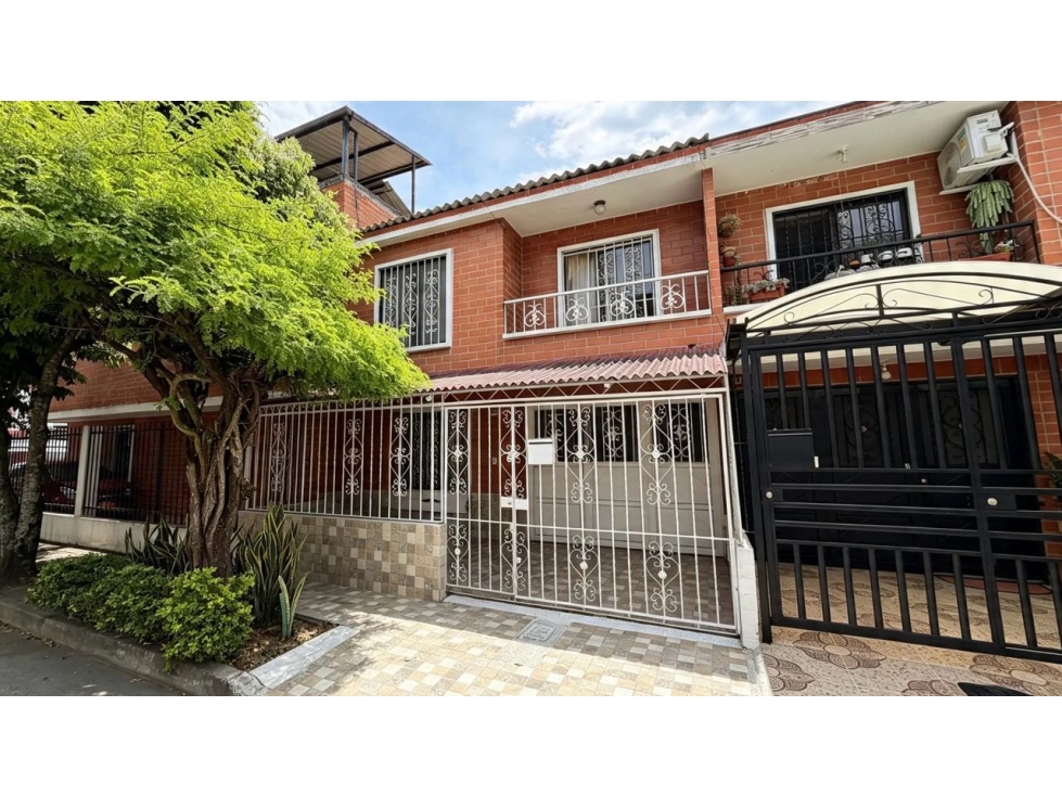Casa de dos pisos en venta | Quintas de Las Américas - Palmira