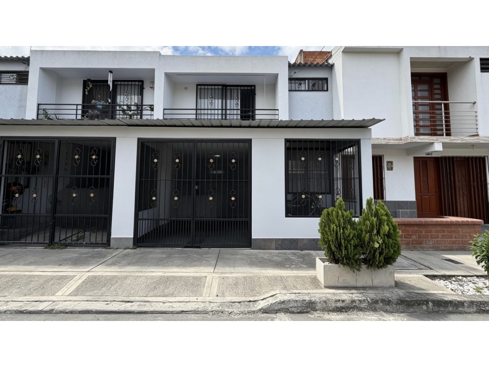 Casa de dos pisos en venta | Reservas de La Italia - Palmira