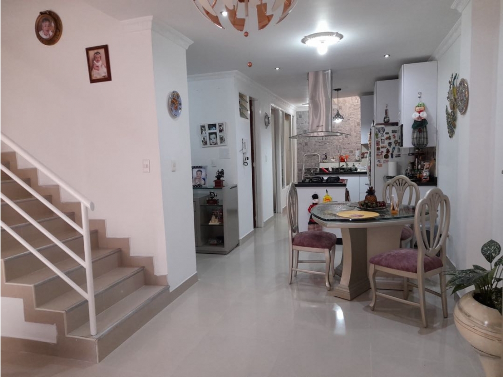Casa de dos pisos más terraza en venta Barrio El Bosque Palmira Valle - 2