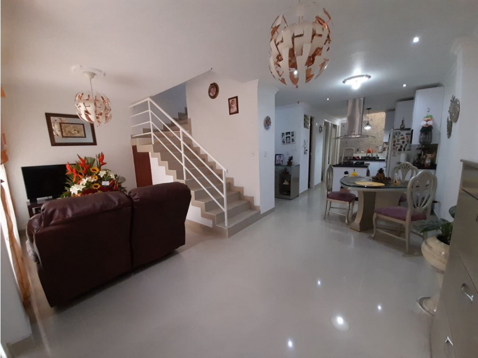 Casa de dos pisos más terraza en venta Barrio El Bosque Palmira Valle - 1