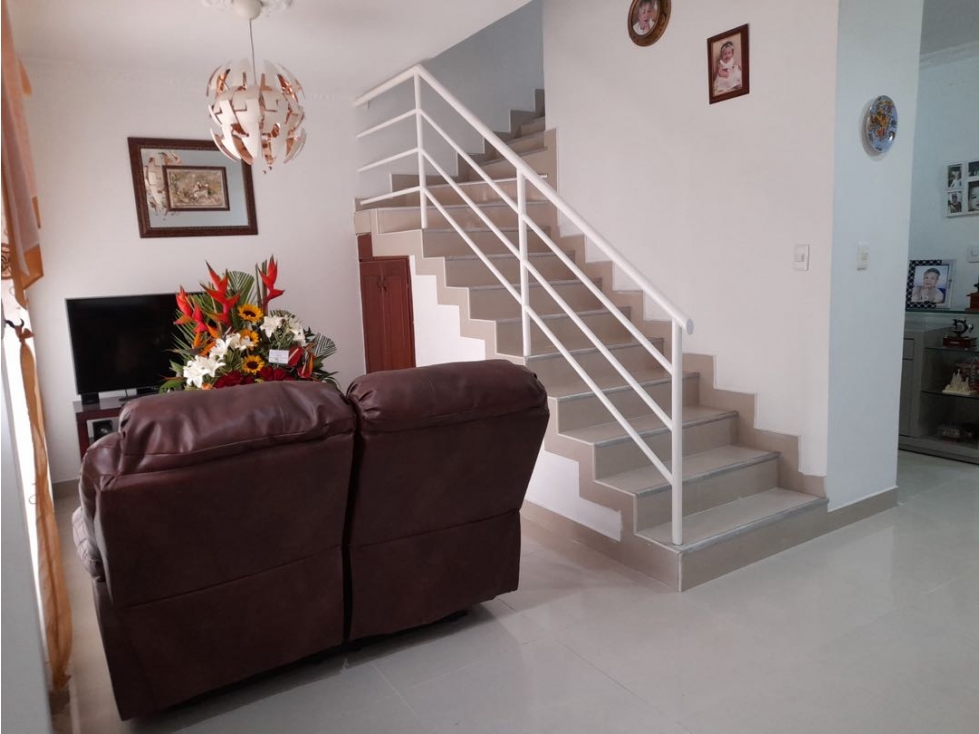 Casa de dos pisos más terraza en venta Barrio El Bosque Palmira Valle - 4
