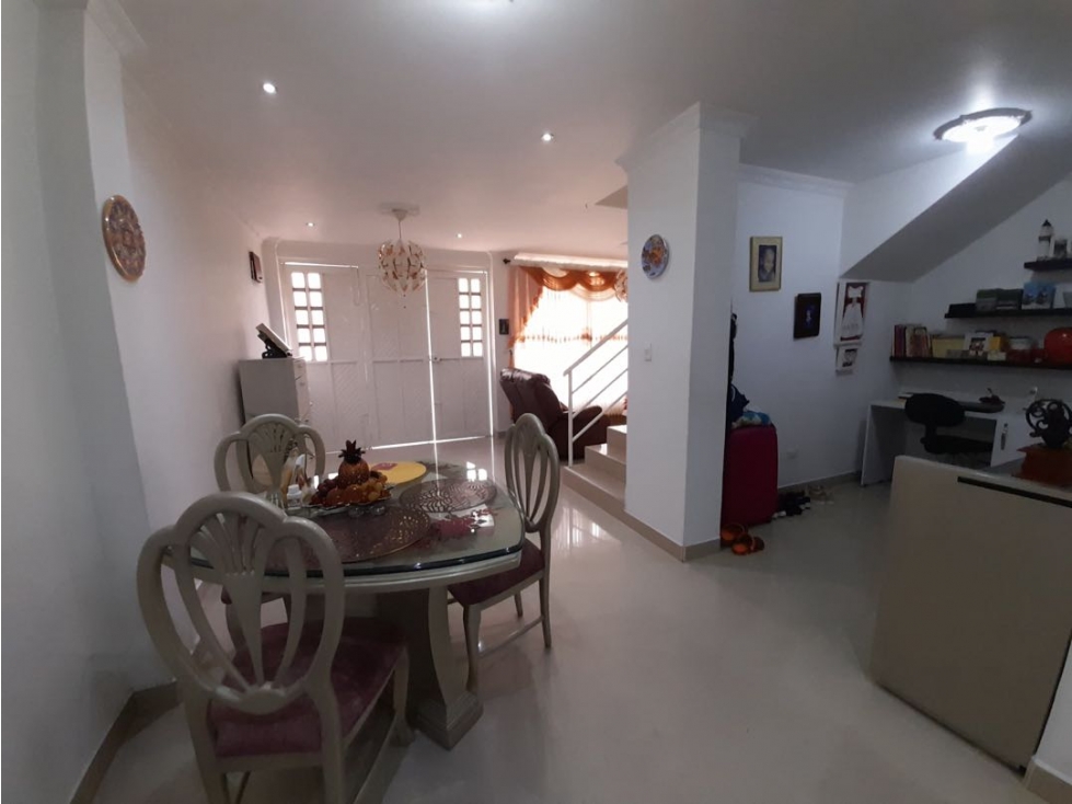 Casa de dos pisos más terraza en venta Barrio El Bosque Palmira Valle - 5