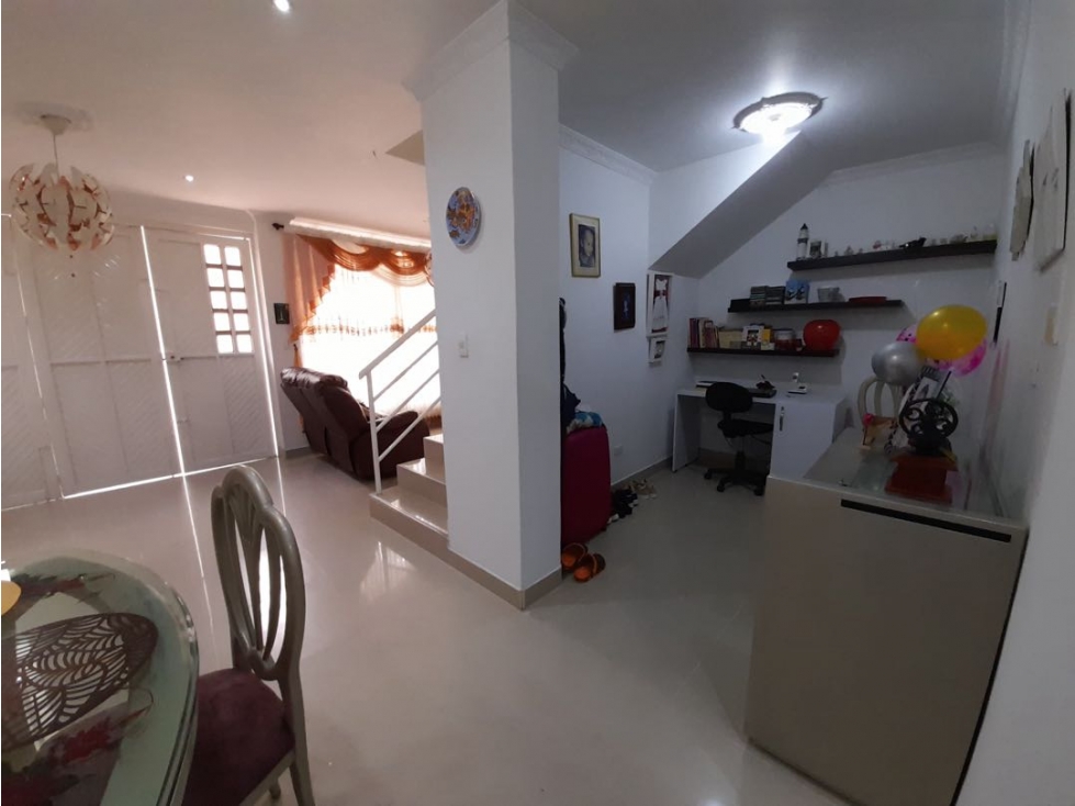 Casa de dos pisos más terraza en venta Barrio El Bosque Palmira Valle - 6