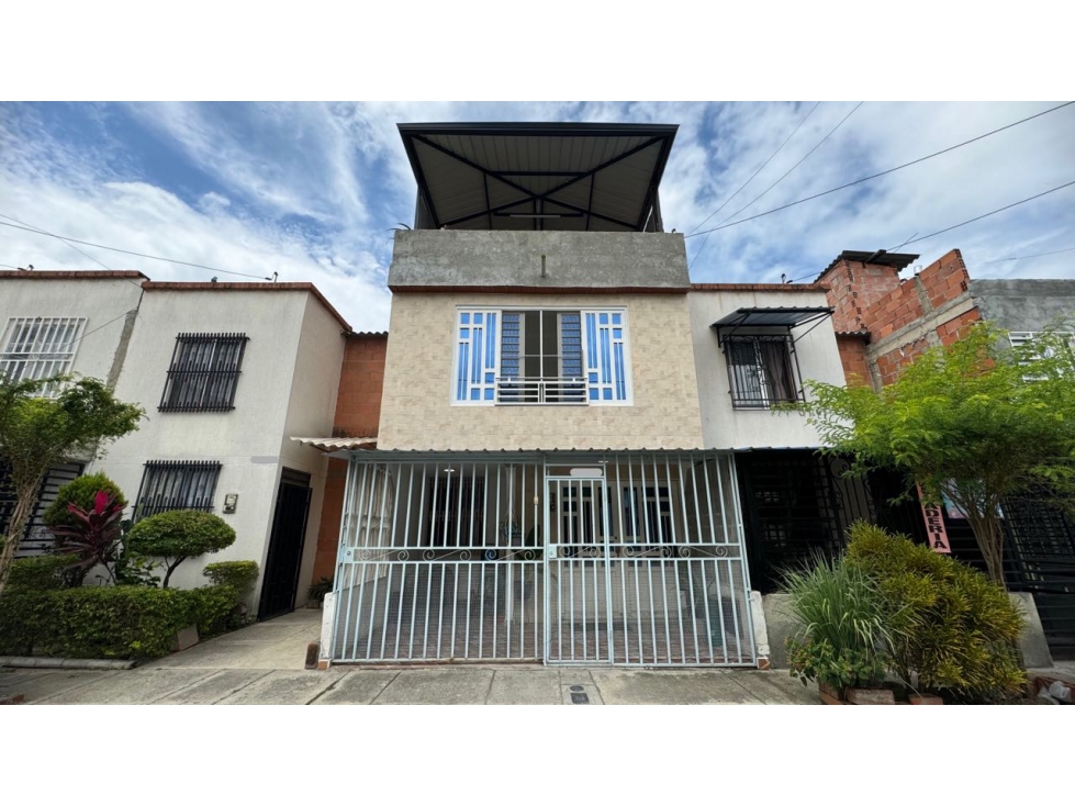 Casa de dos pisos más terraza en venta / permuta Chapinero Sur Palmira - 1