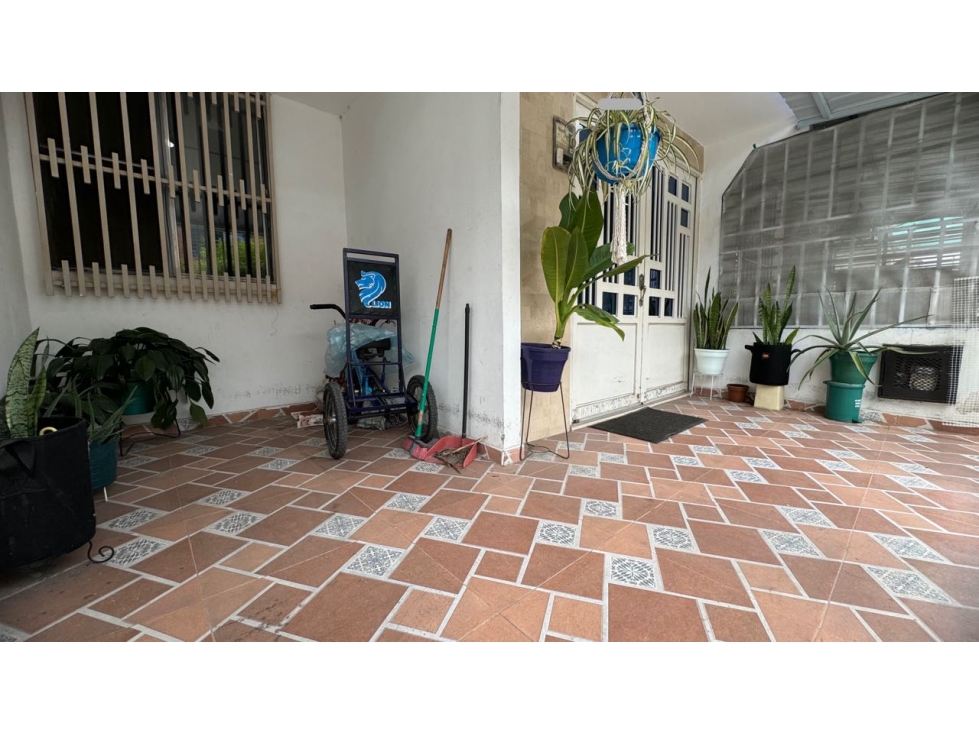 Casa de dos pisos más terraza en venta / permuta Chapinero Sur Palmira - 2