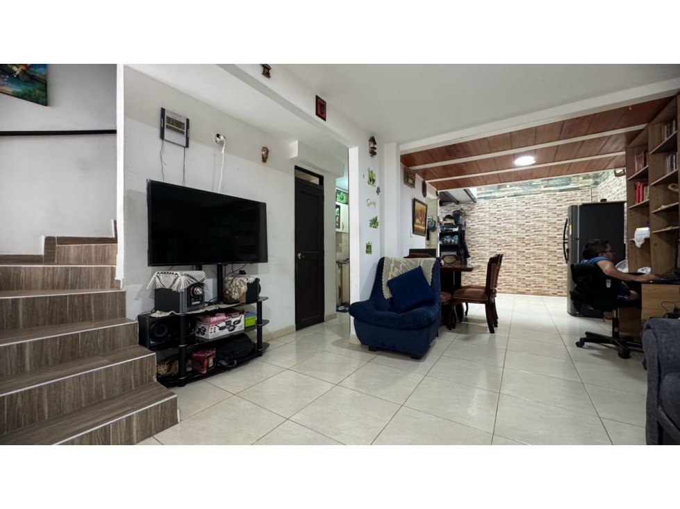 Casa de dos pisos más terraza en venta / permuta Chapinero Sur Palmira - 3