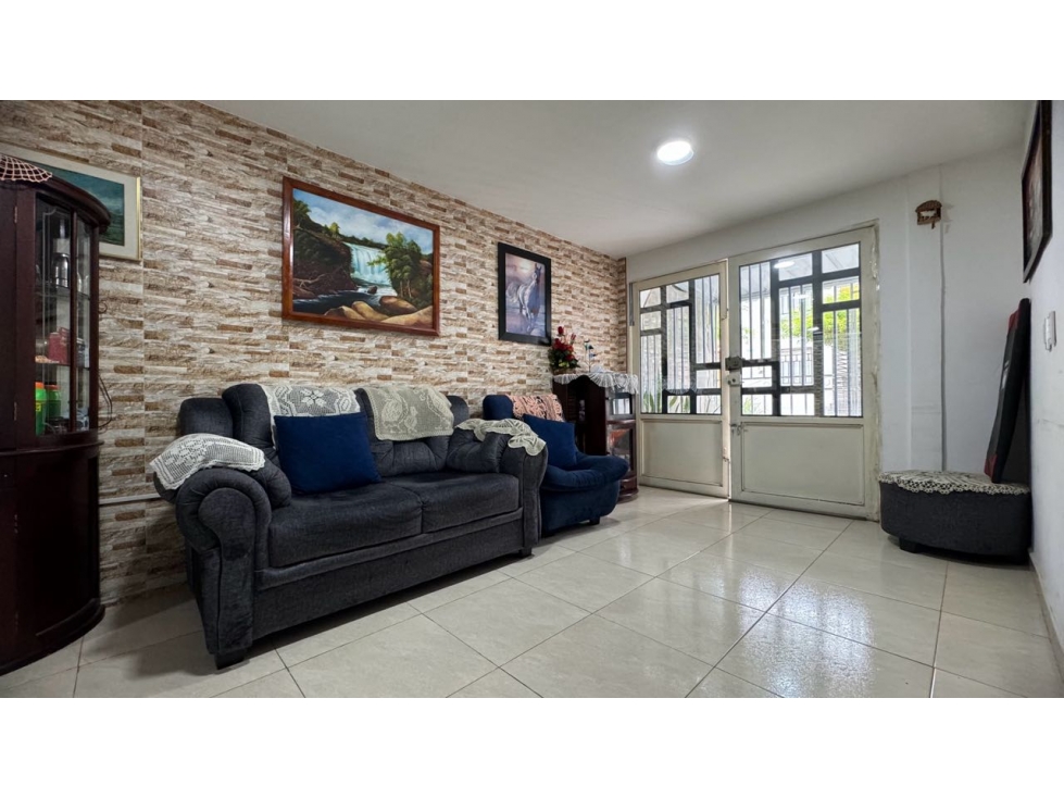 Casa de dos pisos más terraza en venta / permuta Chapinero Sur Palmira - 4