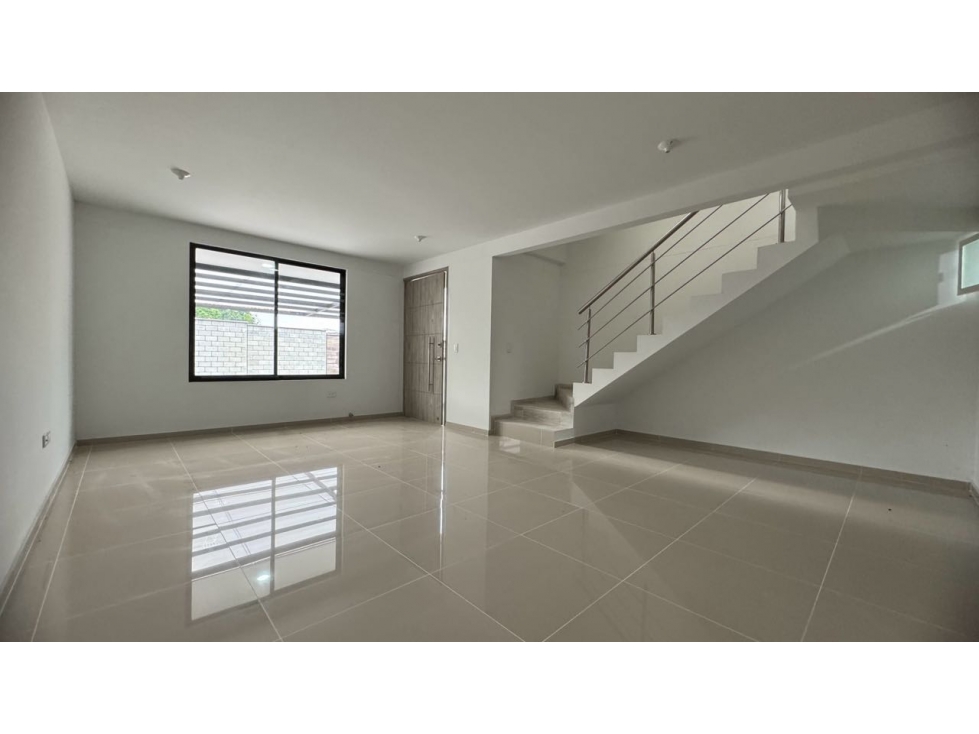 Casa de dos pisos más terraza en venta Barrio Las Mercedes Palmira — foto 2