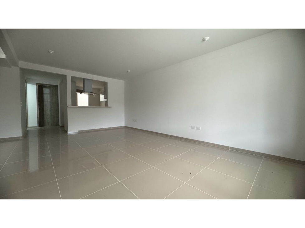 Casa de dos pisos más terraza en venta Barrio Las Mercedes Palmira — foto 3