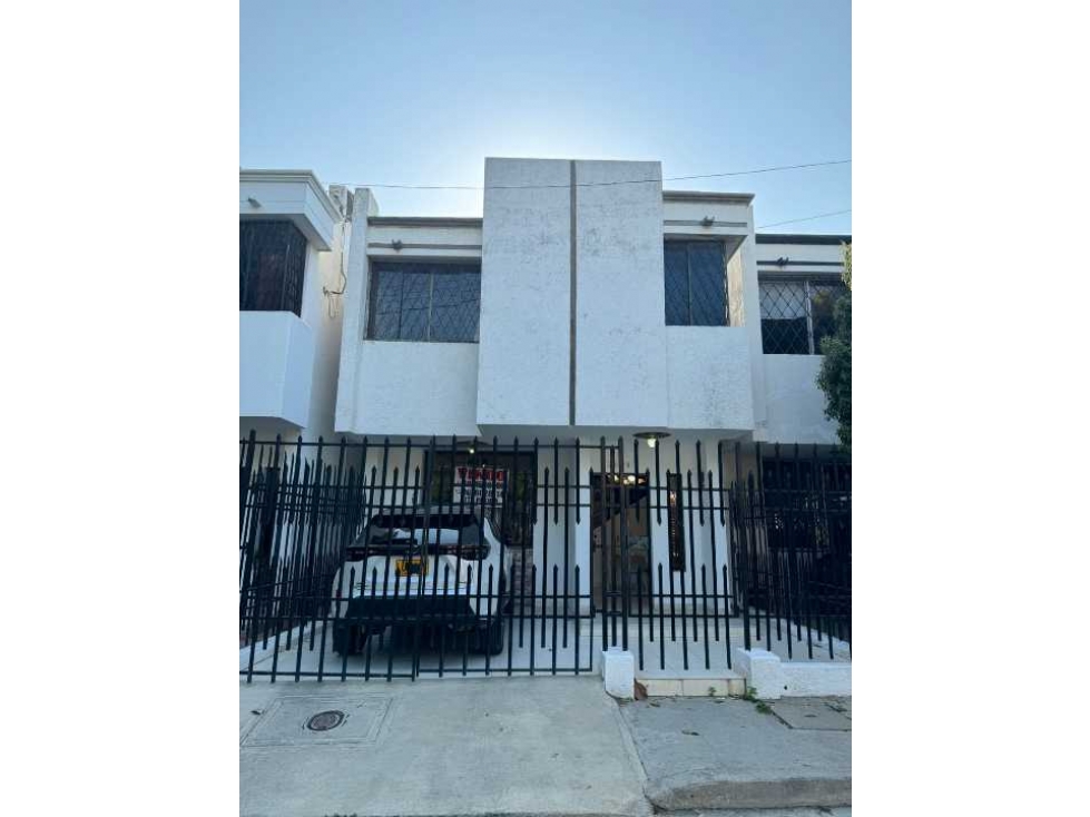 Casa de dos pisos ubicada estrategicamente jardín 005 — foto 2