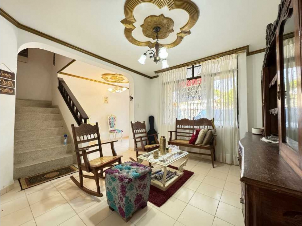 Casa de dos pisos ubicada estrategicamente jardín 005 — foto 4