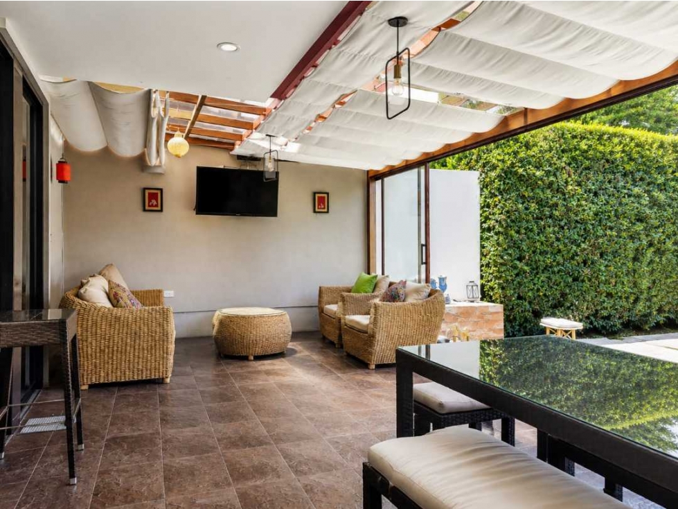 Casa en venta en Intervalles: 3 dormitorios, jardín y dos parqueaderos — foto 2