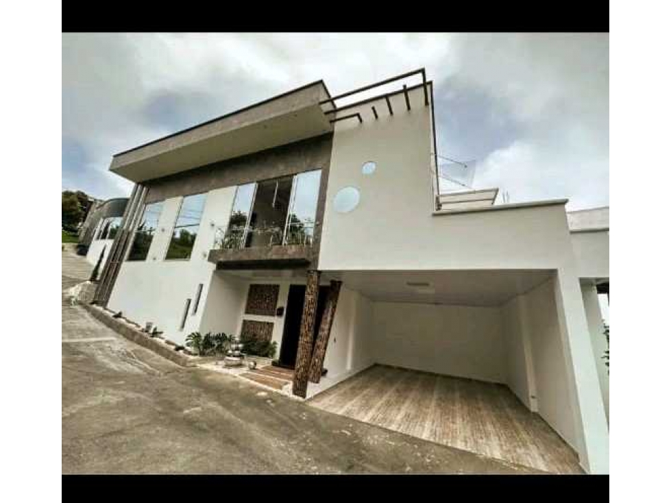 ¡Casa de EnsueÃ±o en El Arenillo, Manizales! $1.340.000.000 COP