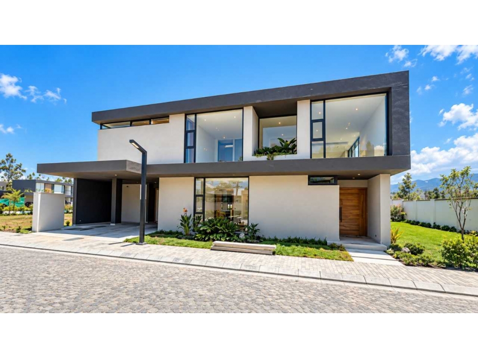 Casa de estreno en venta en Puembo, 3 dormitorios y jardín