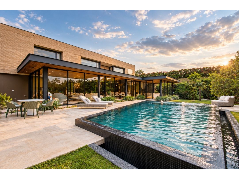 CASA DE LUJO CON PISCINA EN ALTO DE PALMAS