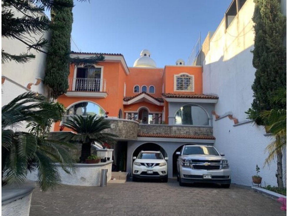 Casa de Lujo en Ciudad Bugambilias, Zapopan | 473m² de Construcción