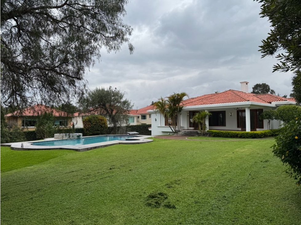 Venta Casa 420 m2 LUJO en Cumbayá 2.000 m2 terreno — foto 2