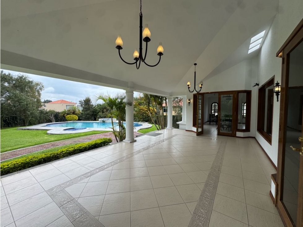 Venta Casa 420 m2 LUJO en Cumbayá 2.000 m2 terreno — foto 4