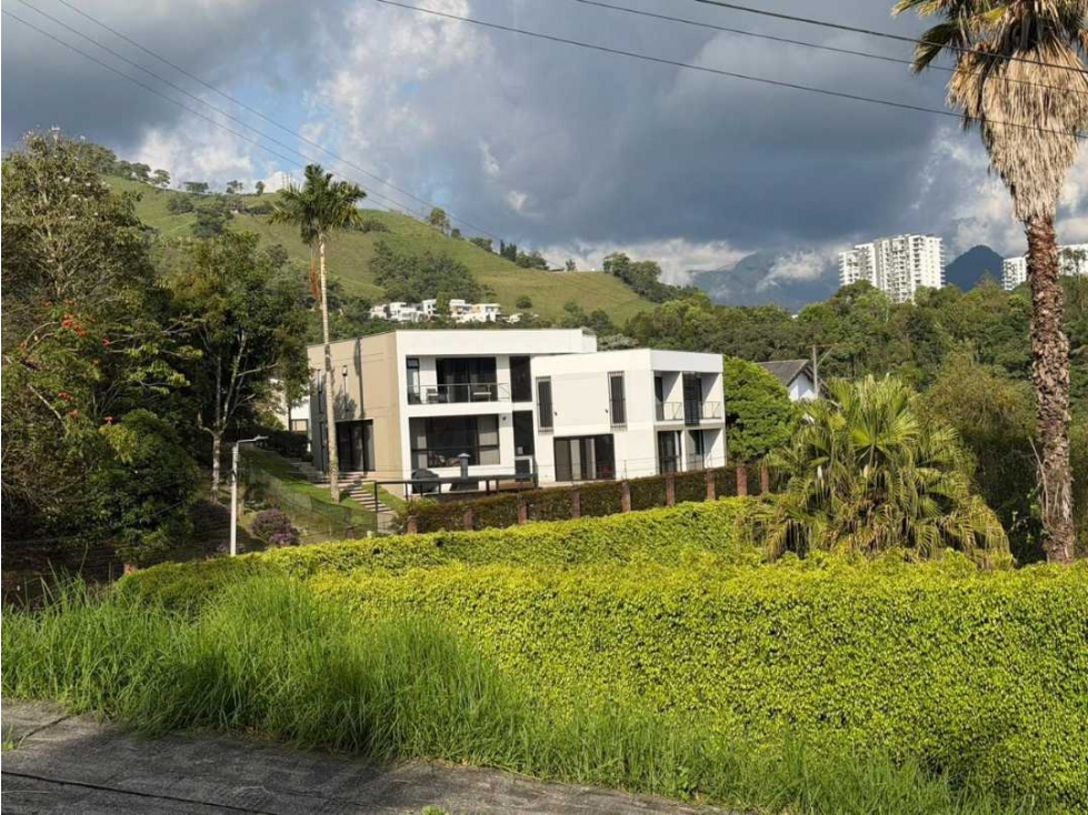 ¡CASA DE LUJO EN EL MEJOR CONJUNTO DE MANIZALES! — foto 3