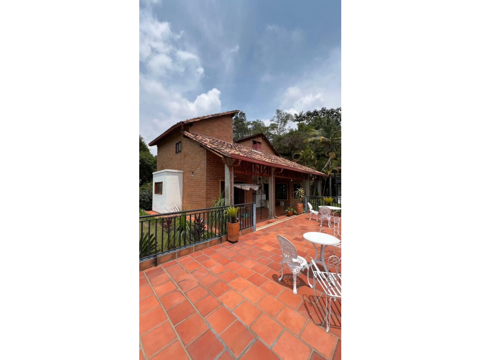 CASA DE LUJO EN VENTA DE GUARNE ANTIOQUIA.. SECTOR AEROPUERTO JMC — foto 2