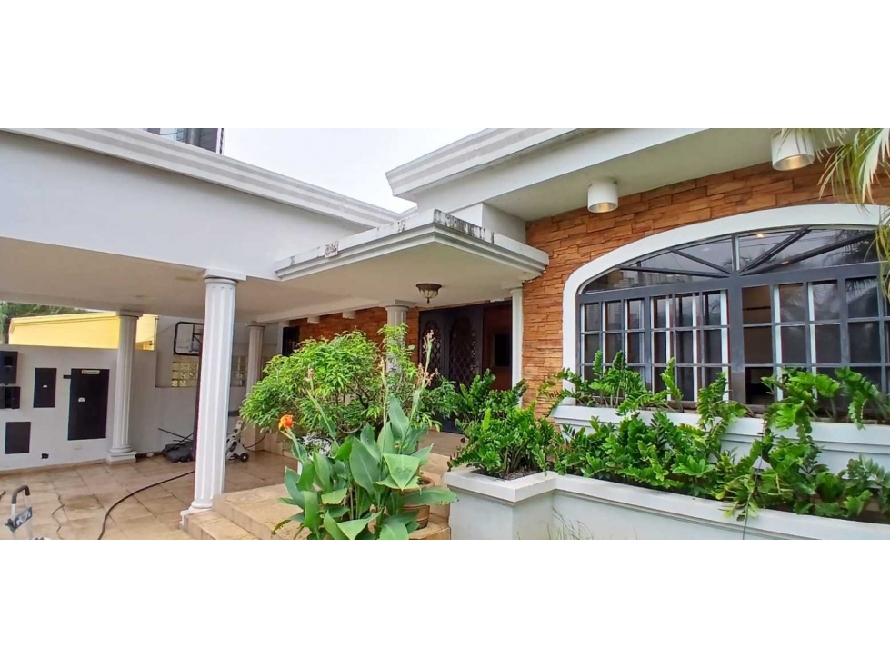 CASA DE LUJO EN VENTA EN LOS ANGELES EN BETANIA, CON PISCINA, JACUZZI