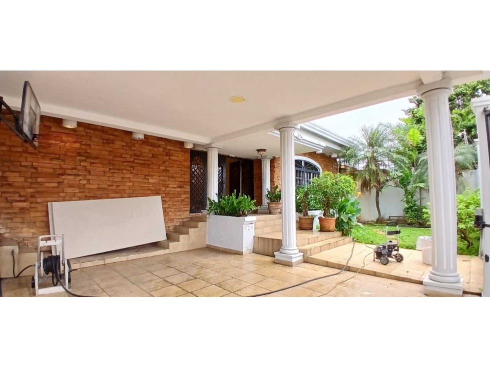 CASA DE LUJO EN VENTA EN LOS ANGELES EN BETANIA, CON PISCINA, JACUZZI — foto 2
