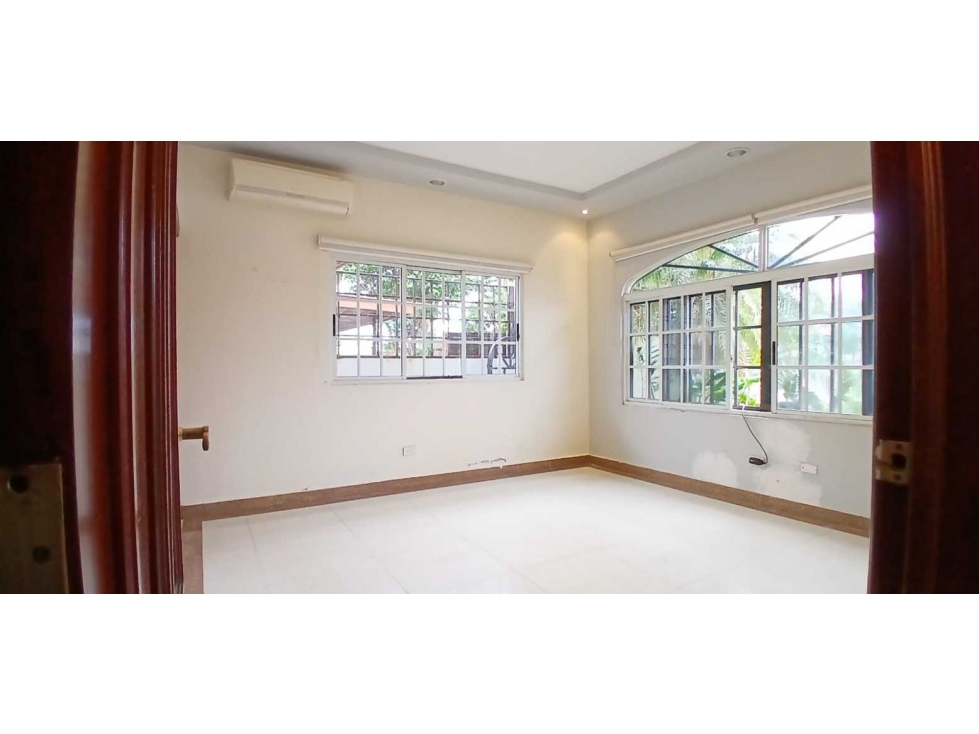 CASA DE LUJO EN VENTA EN LOS ANGELES EN BETANIA, CON PISCINA, JACUZZI — foto 5