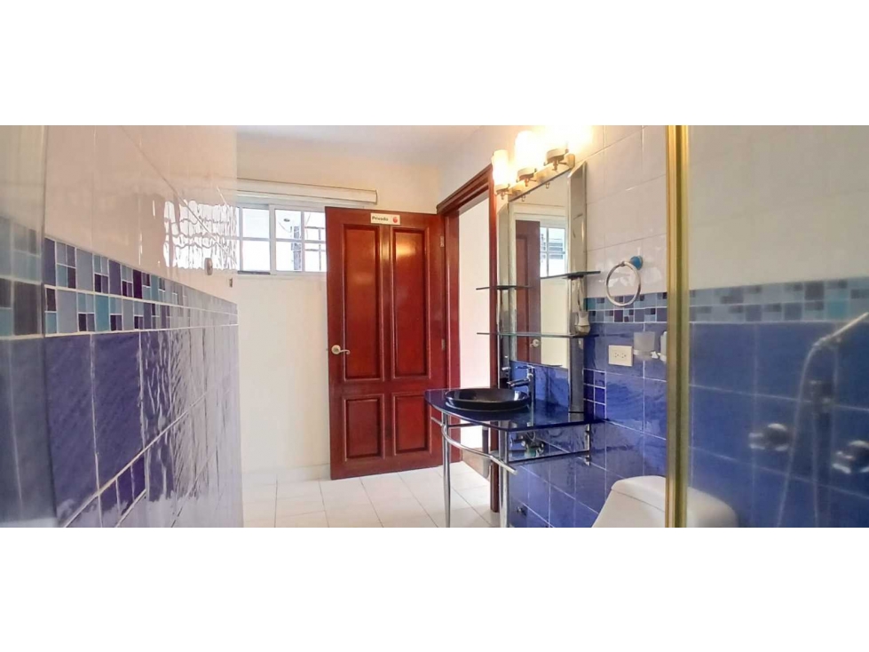 CASA DE LUJO EN VENTA EN LOS ANGELES EN BETANIA, CON PISCINA, JACUZZI — foto 6