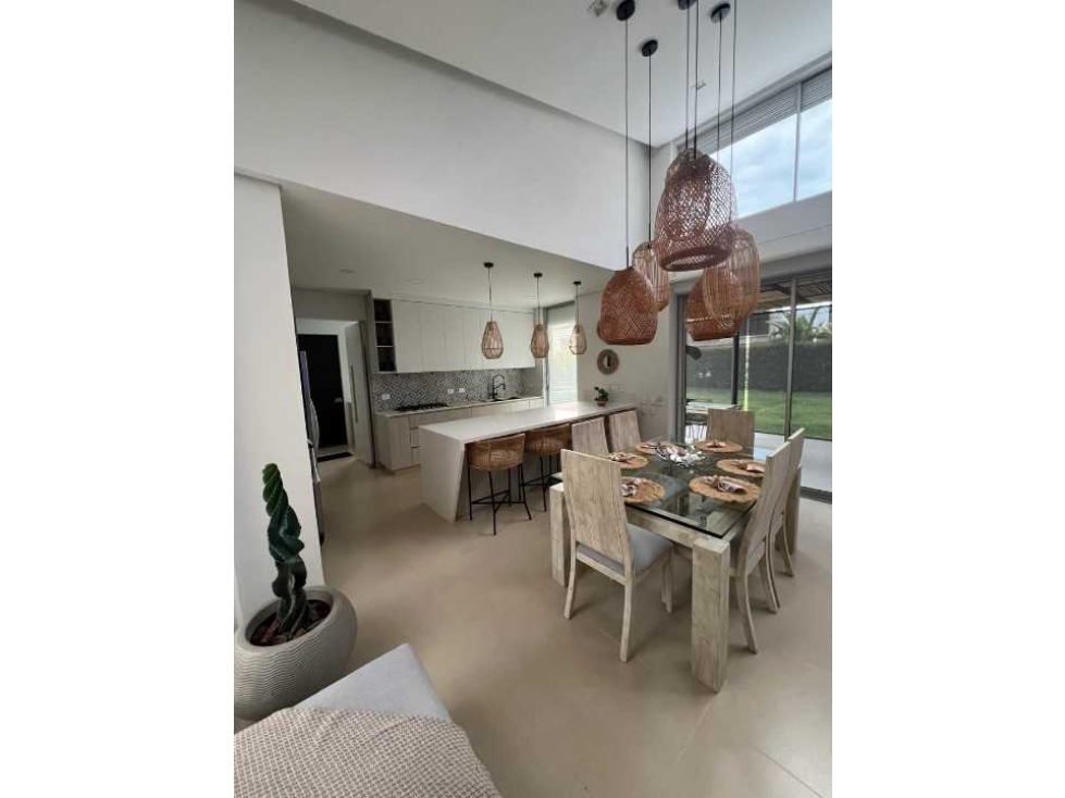 CASA DE LUJO POR EL CLUB CAMPESTRE — foto 2