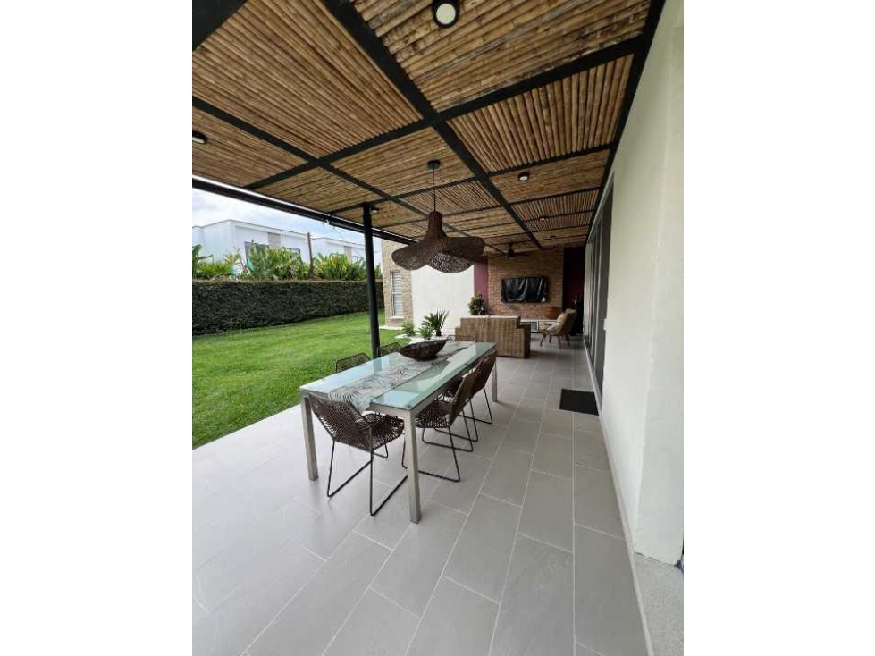 CASA DE LUJO POR EL CLUB CAMPESTRE — foto 4
