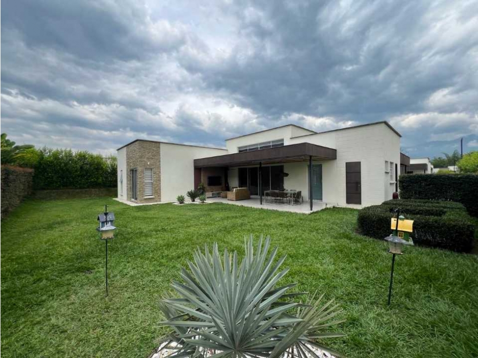 CASA DE LUJO POR EL CLUB CAMPESTRE
