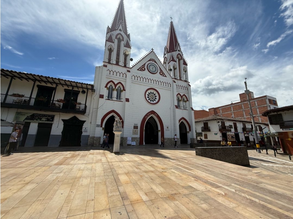 Casa de Pueblo. La ceja Segundo piso con aire
