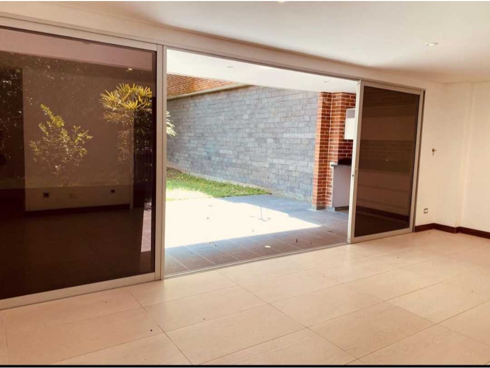 Casa de tres habitaciones con excelente zona verde — foto 2